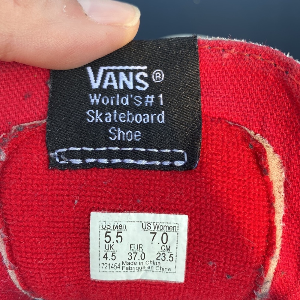 Vans - Picture 5 of 7